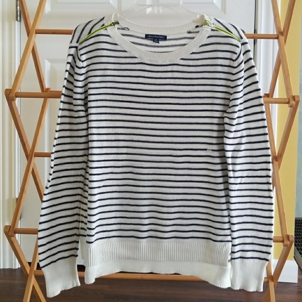 🗯🗯American Eagle striped sweater
